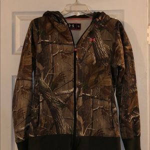 Women’s Under Armour Realtree APG camo hoodie